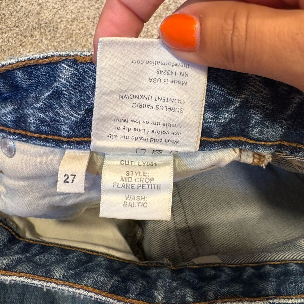 reformation mid rise raw hem crop flare jean in baltic size 27 petite - Picture 5 of 8
